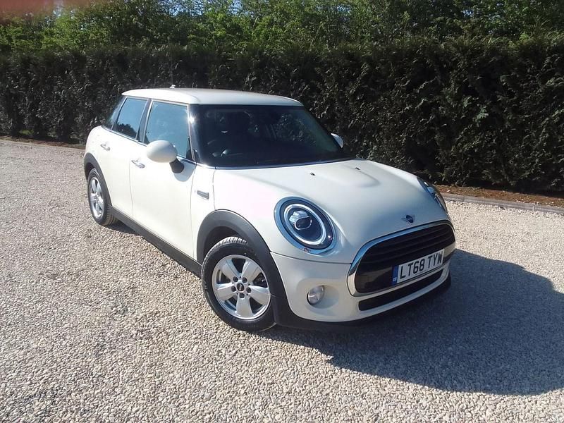 White Used 2018 Mini Cooper Hatch Hatchback | £10,000 (Good price) - Image 1/4