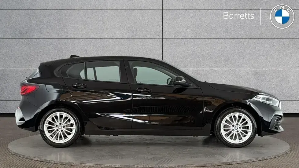 Used BMW 118 Sport Line 138 HP (101 kW) 2020 Black Hatchback