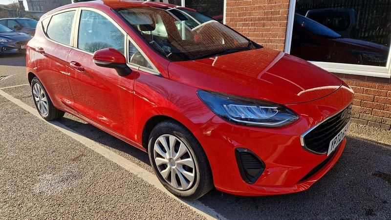 Begagnad Ford Fiesta Trend 2022 Röd Halvkombi
