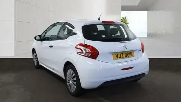 Begagnad Peugeot 208 Access 68 HK (50 kW) 2014 Vit Halvkombi