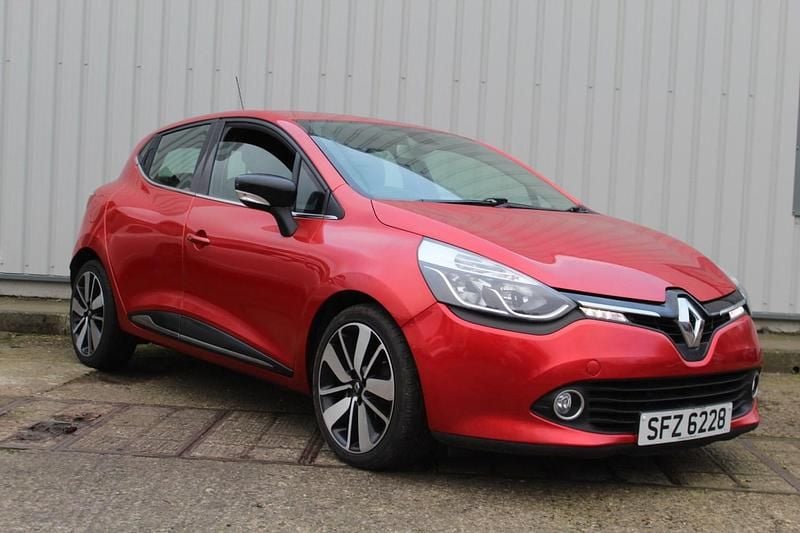 Usado Renault Clio IV Dynamique 90 HP (66 kW) 2014 Vermelho Citadino