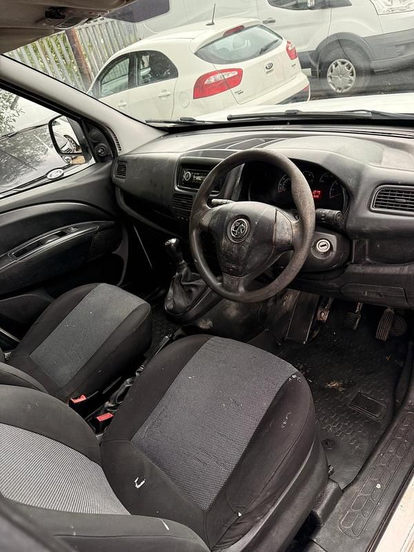 Used Vauxhall Combo 2016 White MPV