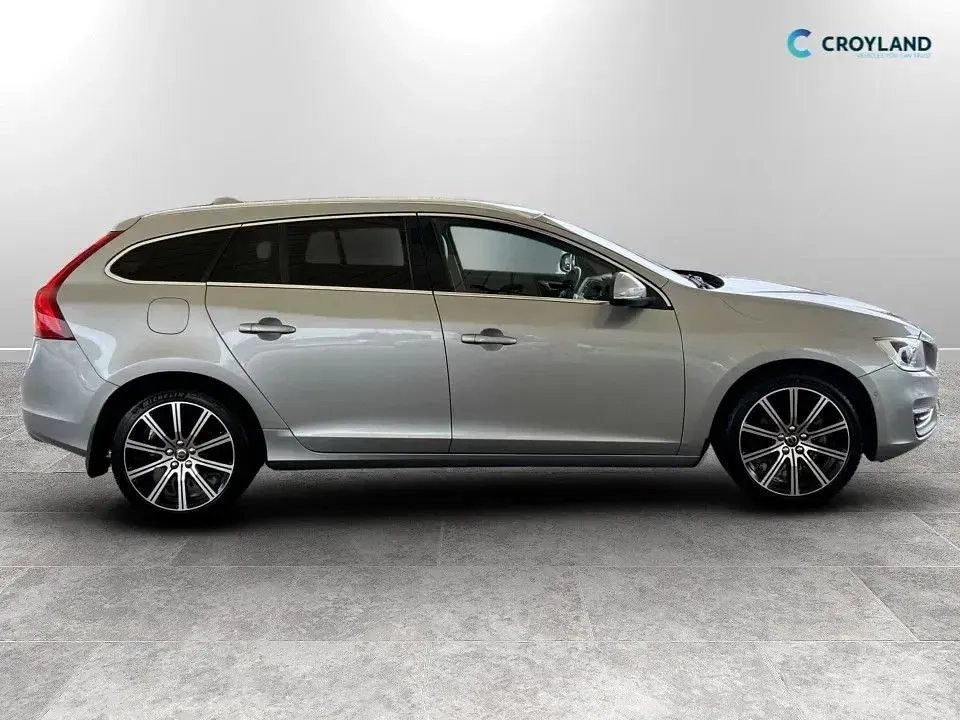 Used Volvo V60 SE Lux 150 HP (110 kW) 2017 Silver Estate