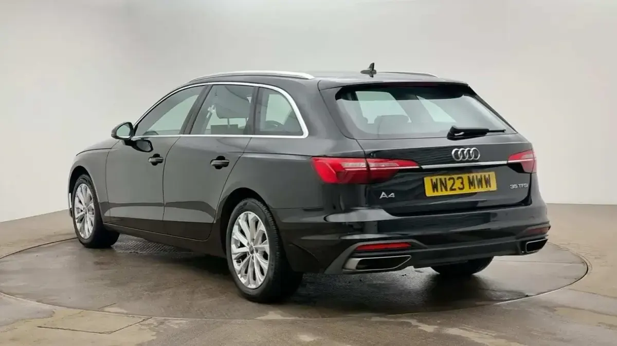 Używany Audi A4 Black Edition 2023 Czarny Kombi