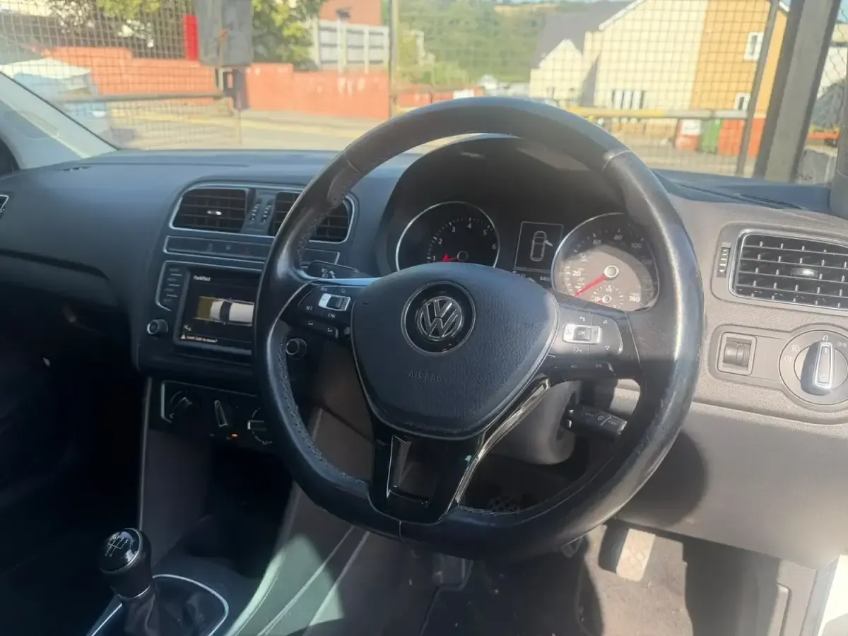 Used VW Polo Match 90 HP (66 kW) 2016 White Hatchback