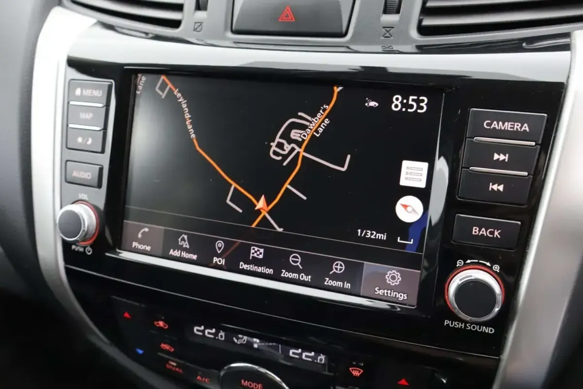 Używany Nissan Navara Tekna 190 KM (139 kW) 2021 Biały Pickup