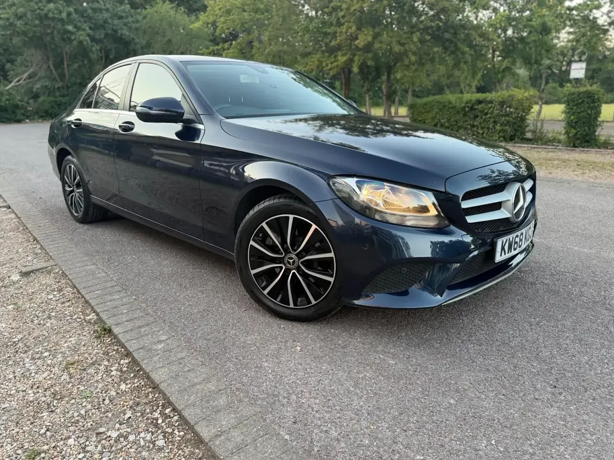 Used Mercedes C220 SE 2018 Blue Sedan