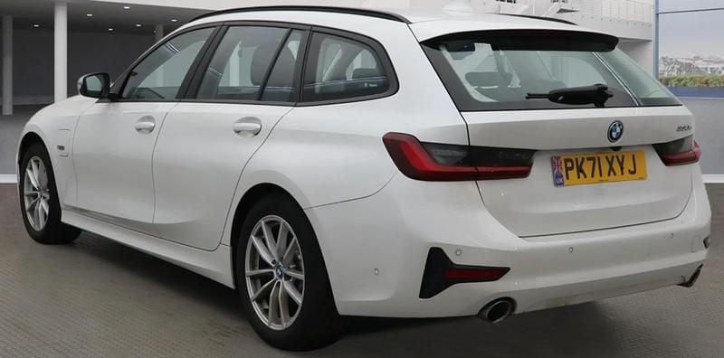 Used BMW 330e Comfort Edition 292 HP (214 kW) 2022 White Estate