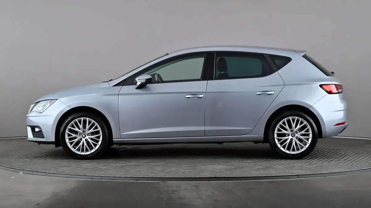 Second-hand Seat Leon SE Dynamic 115 CP (84 kW) 2020 Argintiu Hatchback