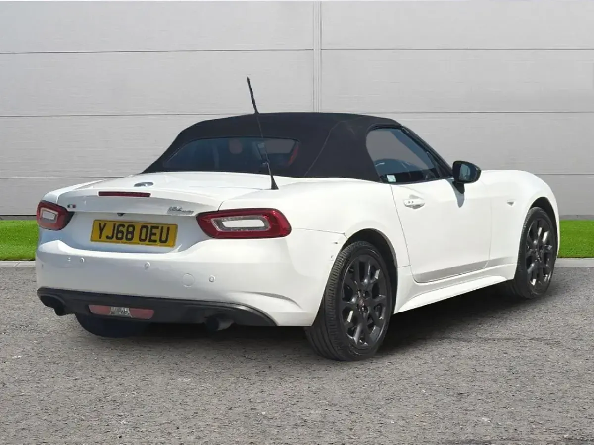 Used Fiat 124 Spider S 138 HP (101 kW) 2018 White Cabriolet