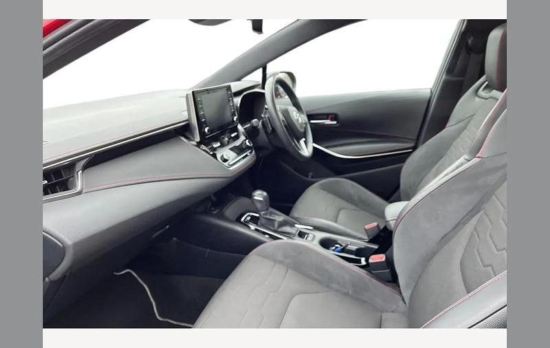 Used Toyota Corolla 184 HP (135 kW) 2019 Red Hatchback