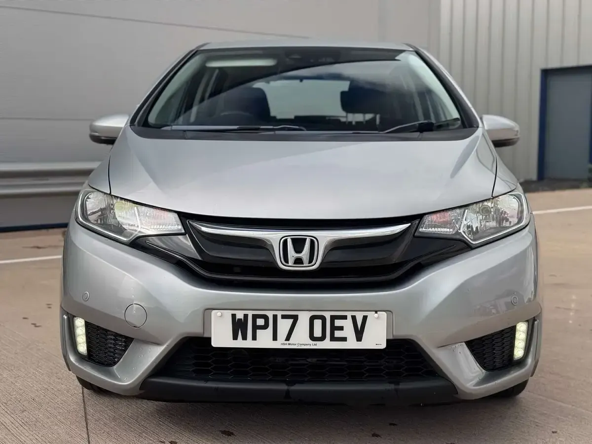 Used Honda Jazz SE 102 HP (75 kW) 2017 Silver Hatchback
