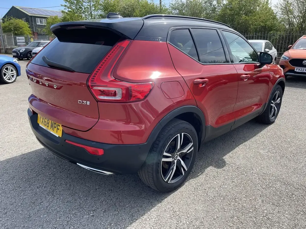Used Volvo XC40 R-Design 150 HP (110 kW) 2019 Red SUV