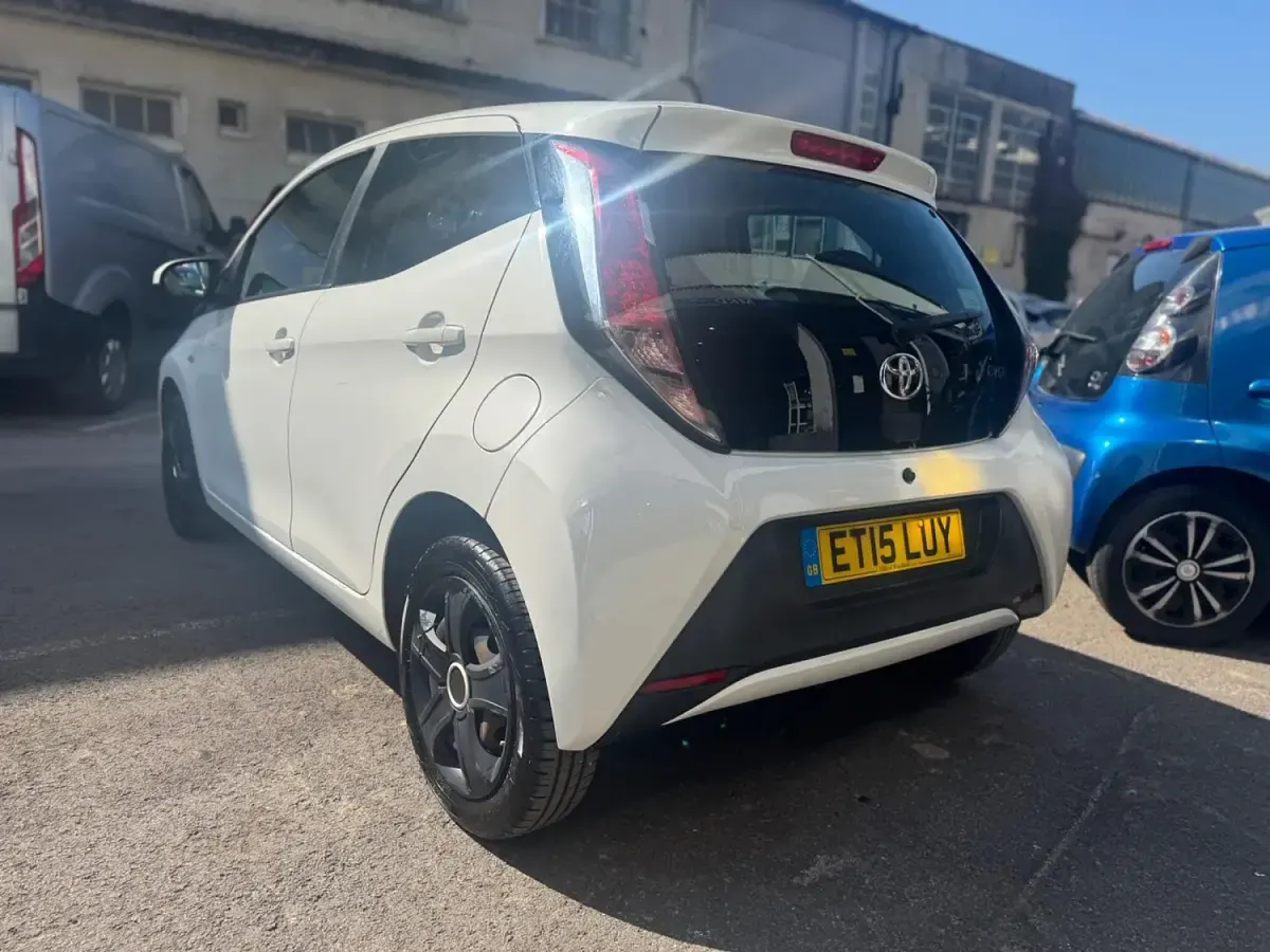 Used Toyota Aygo X-play 2015 White Hatchback