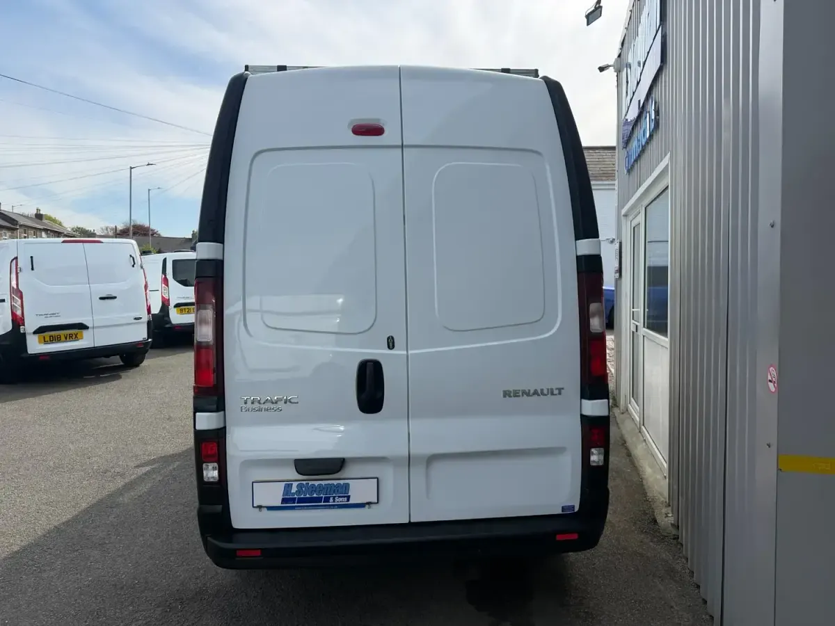 Używany Renault Trafic Business 125 KM (91 kW) 2017 Biały Minivan