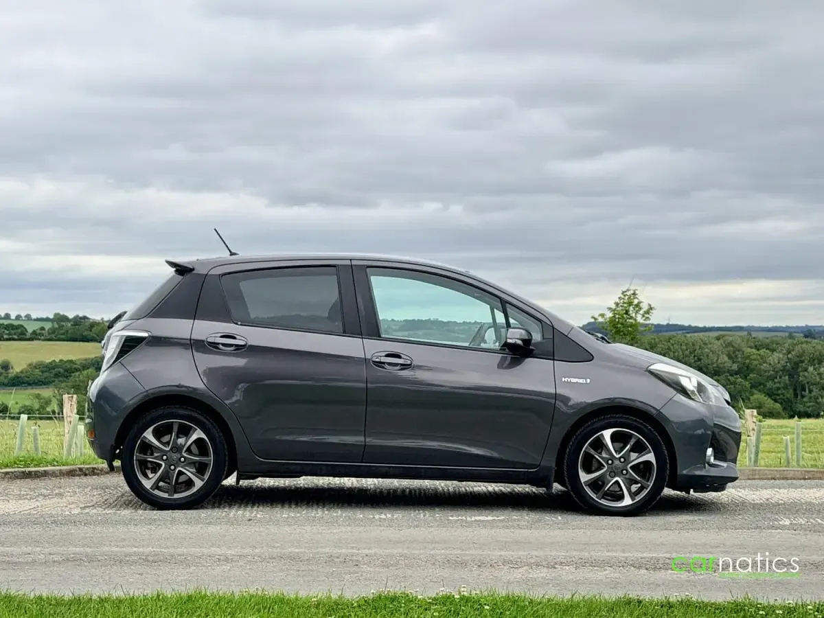 Used Toyota Yaris Trend 101 HP (74 kW) 2013 Grey Hatchback