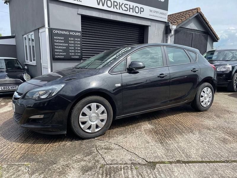Black Used 2013 Vauxhall Astra S Hatchback | £2,495 (Fair price) - Image 1/4