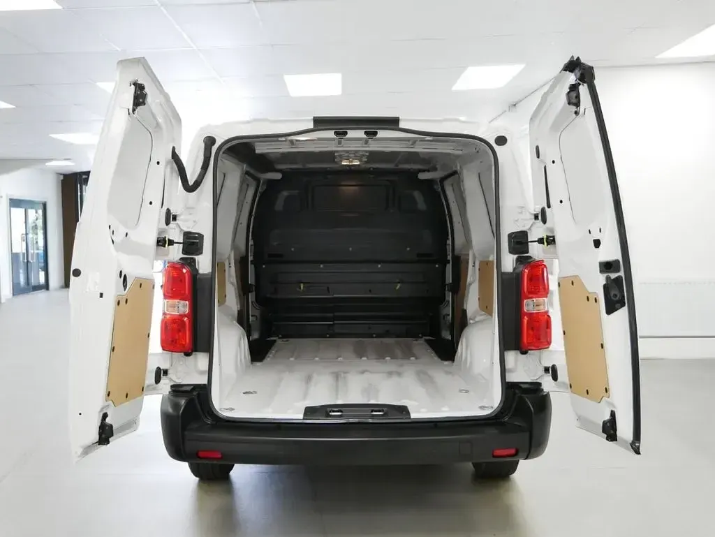 Used Toyota Proace 145 HP (106 kW) 2024 White MPV