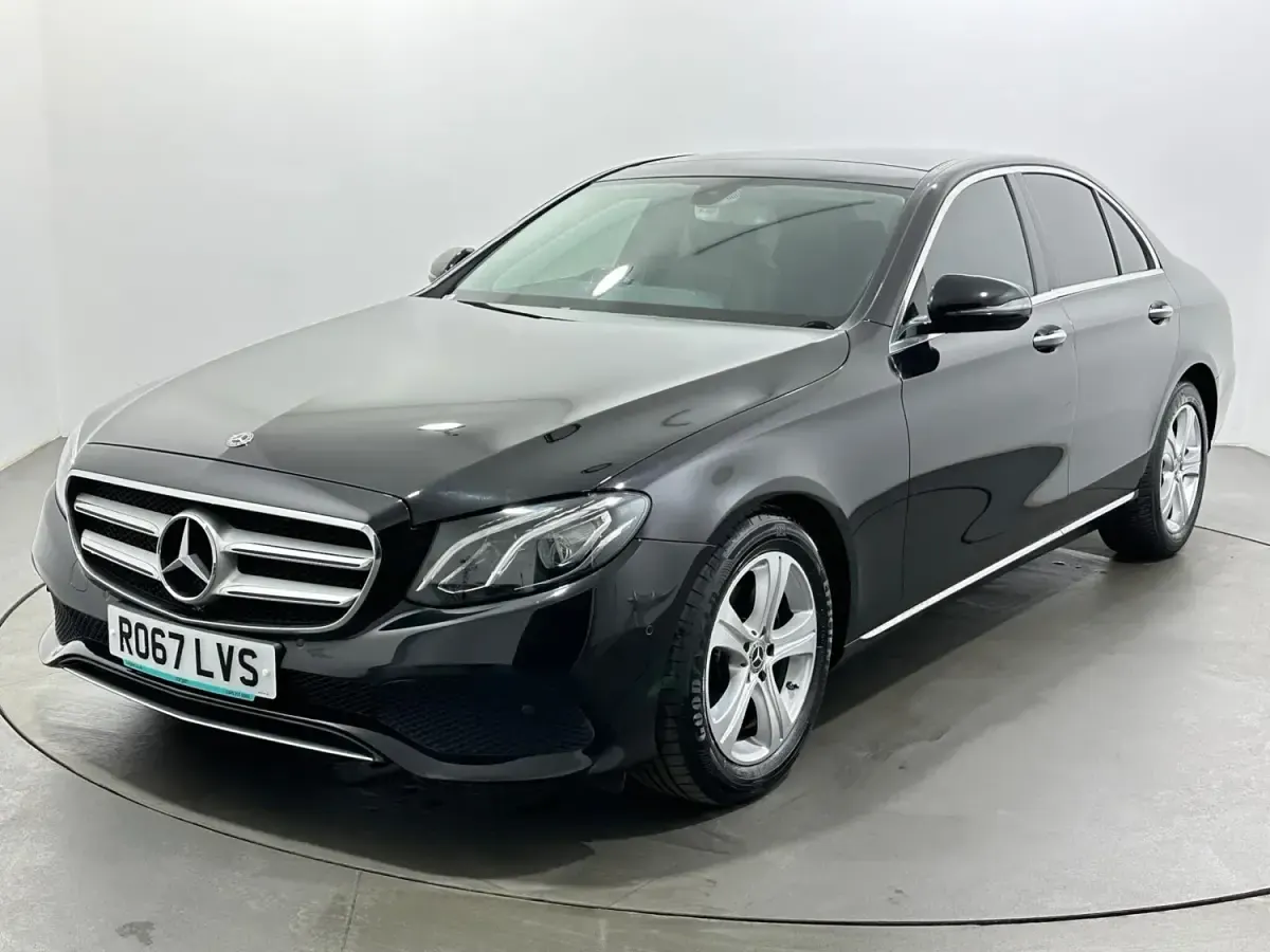 Begagnad Mercedes E220 Premium 194 HK (142 kW) 2017 Svart Sedan