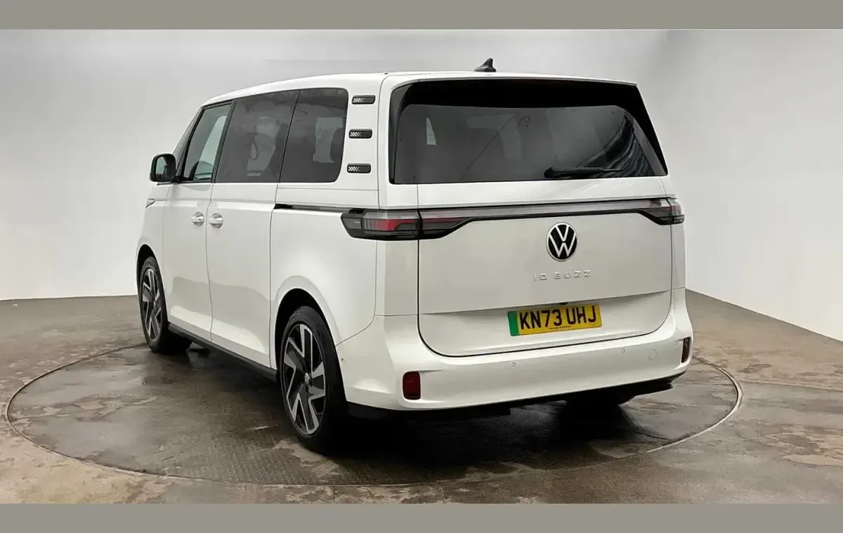 Used VW ID. Buzz Pro 147 kW (200 HP) 2024 White MPV