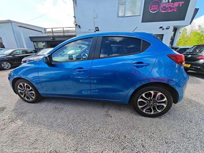 Begagnad Mazda 2 Edition 2015 Blå Halvkombi