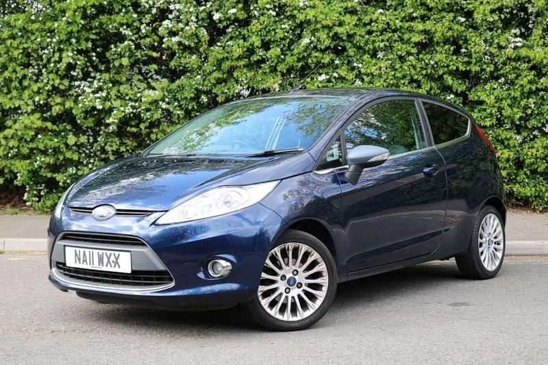 Usado Ford Fiesta Titanium 96 CV (70 kW) 2011 Azul Utilitario
