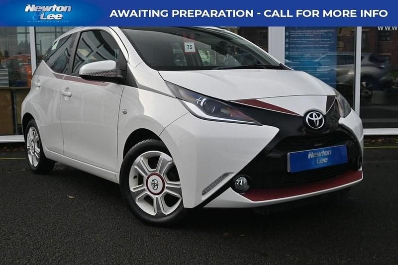 White Used 2017 Toyota Aygo Hatchback | £8,500 (A bit pricey) - Image 1/4