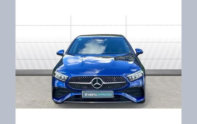 Usado Mercedes A200 Executive 161 HP (118 kW) 2024 Azul Citadino