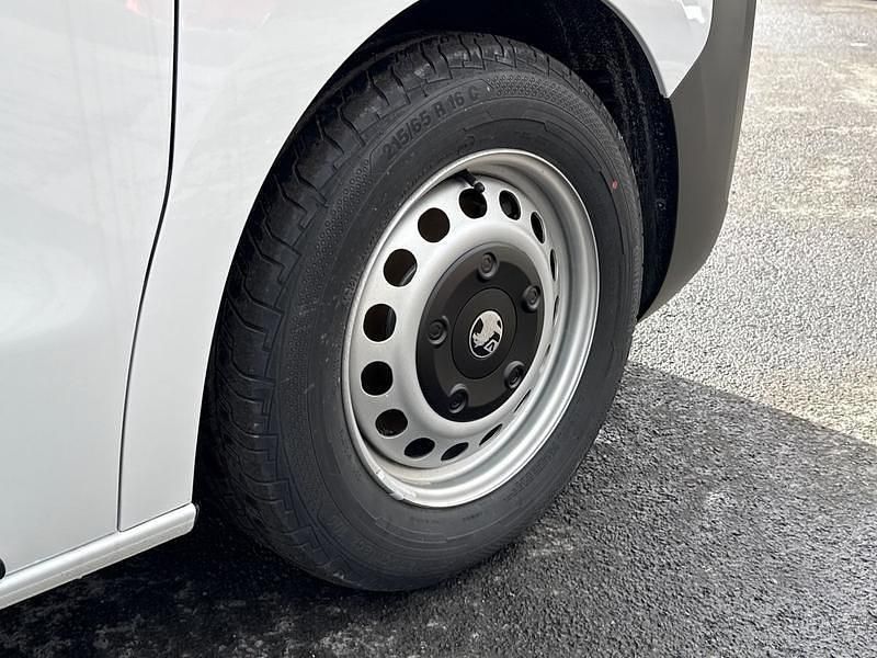 New Vauxhall Vivaro 2025 P0pr kaolin white MPV