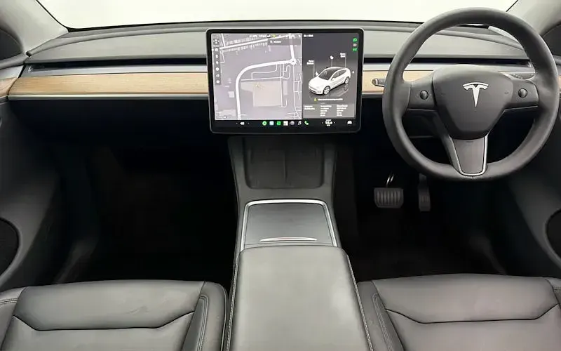 Used Tesla Model Y Standard Range 219 kW (299 HP) 2024 White SUV