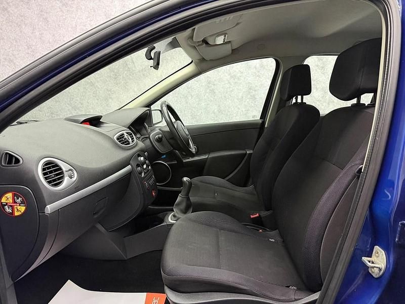 Used Renault Clio II Dynamique 98 HP (72 kW) 2006 Blue Hatchback