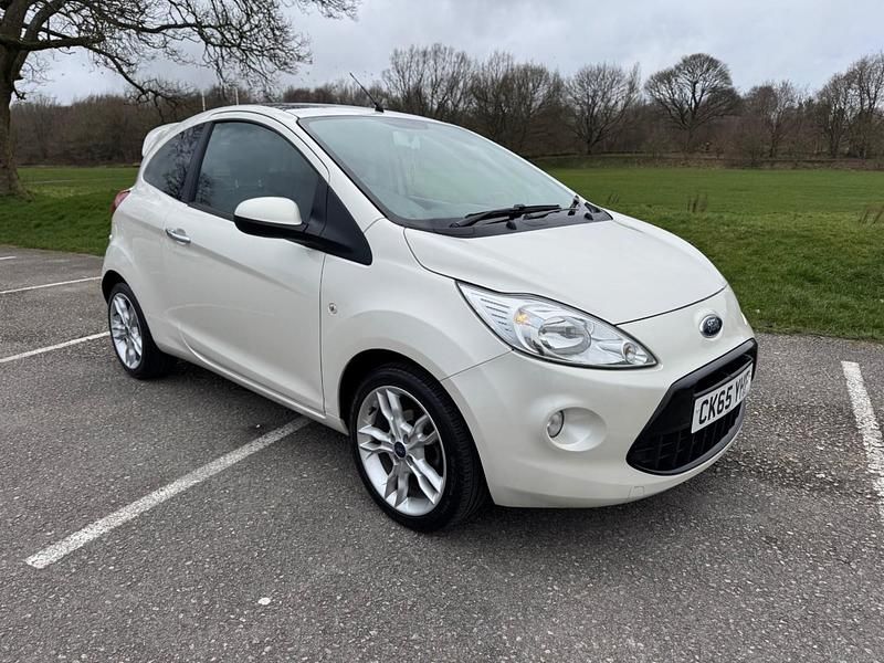 Used Ford Ka Titanium 69 HP (50 kW) 2015 White Hatchback