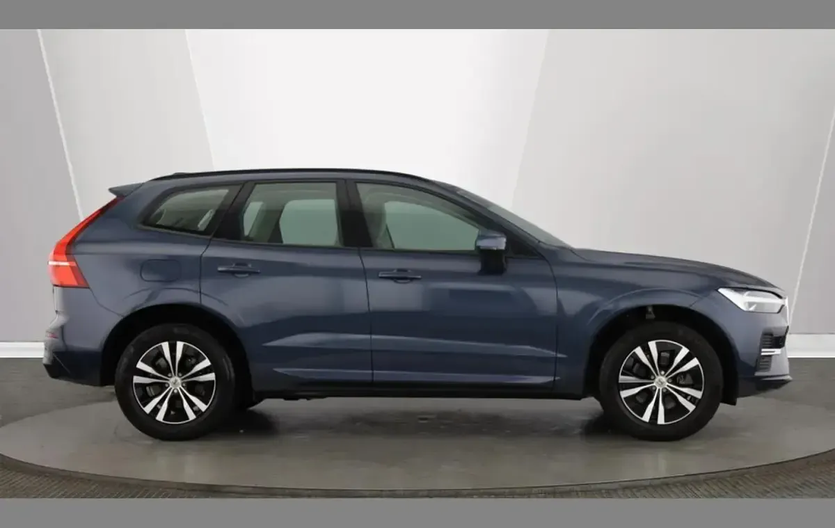 Used Volvo XC60 Core 247 HP (181 kW) 2023 Blue SUV
