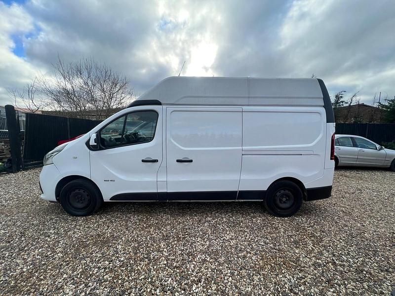 Used Nissan NV300 Acenta 125 HP (91 kW) 2017 White Van