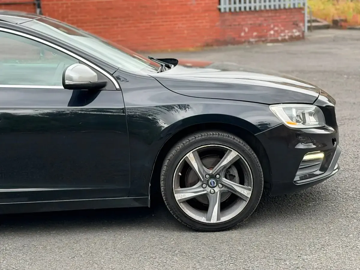 Used Volvo V60 R-Design 115 HP (84 kW) 2014 Black Estate