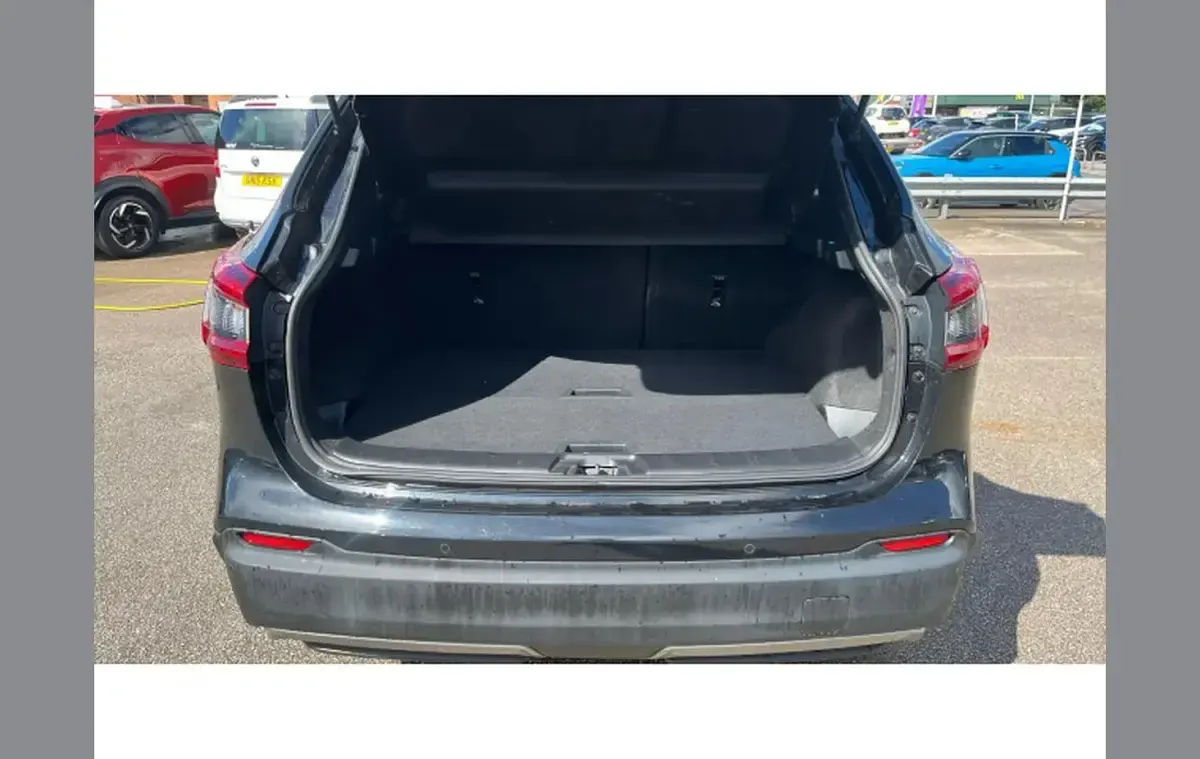 Used Nissan Qashqai N-Connecta 140 HP (102 kW) 2020 Black SUV