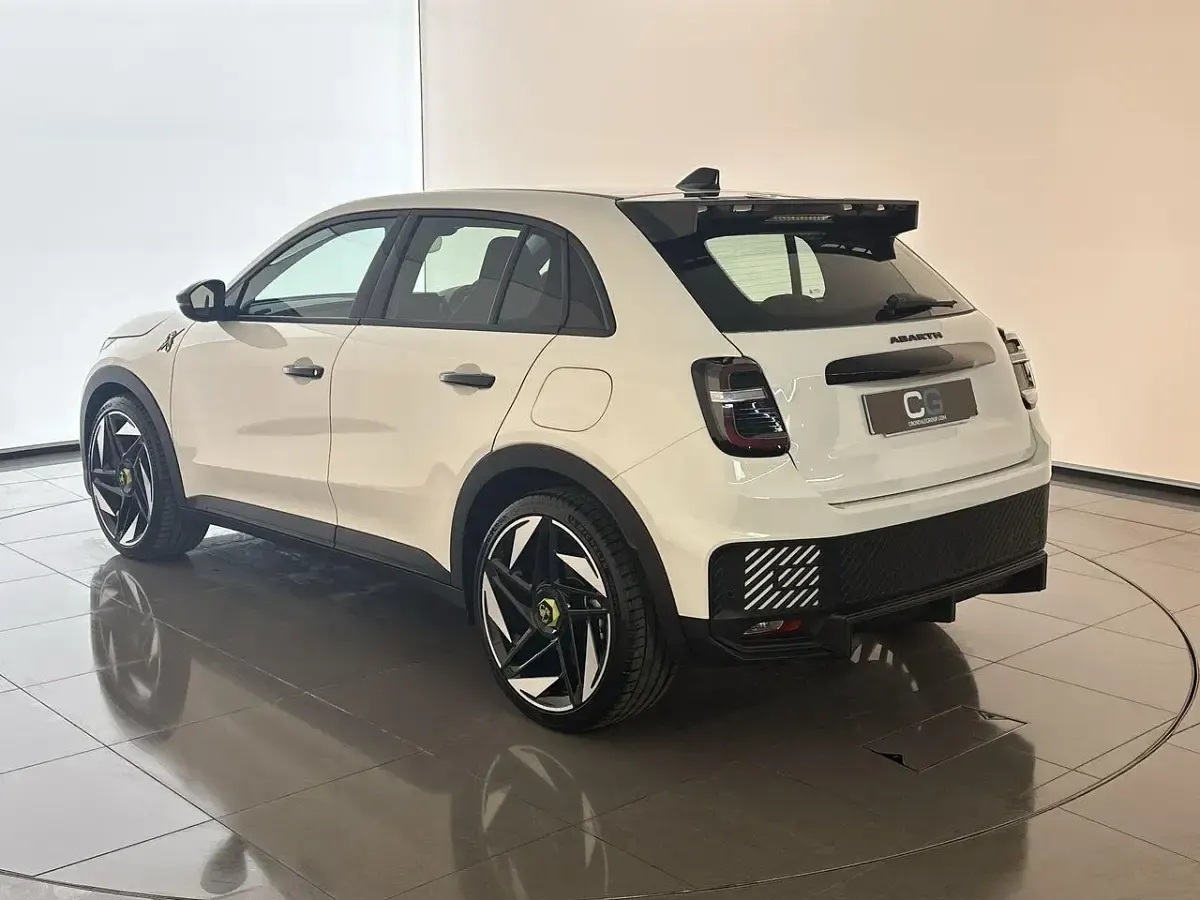 Used Abarth 600e 174 kW (237 HP) 2025 White SUV