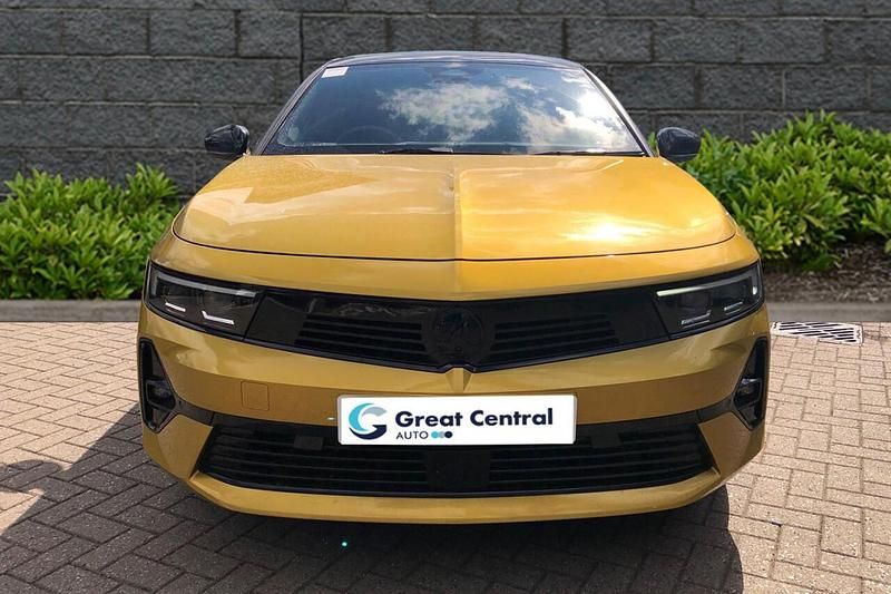 Used Vauxhall Astra Ultimate 130 HP (95 kW) 2024 Yellow Hatchback