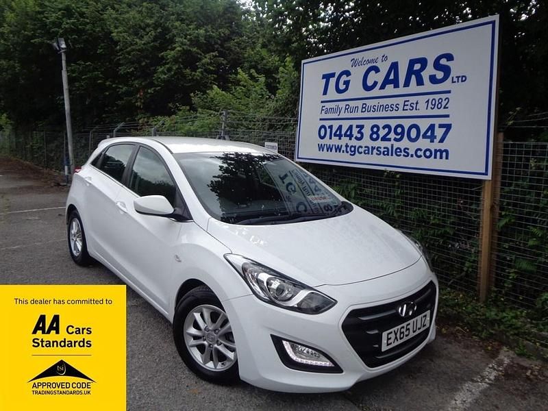White Used 2015 Hyundai i30 SE Hatchback | £5,495 (Fair price) - Image 1/4