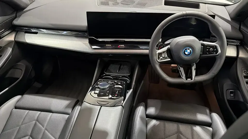 Used BMW i5 M Sport 246 kW (335 HP) 2025 White Sedan