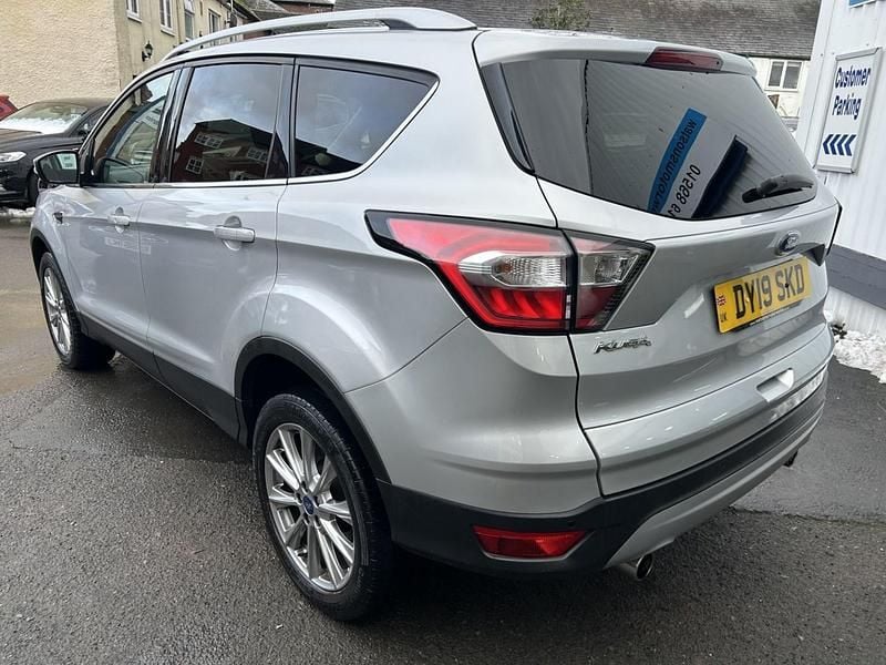 Usado Ford Kuga Titanium 120 CV (88 kW) 2019 Plateado SUV