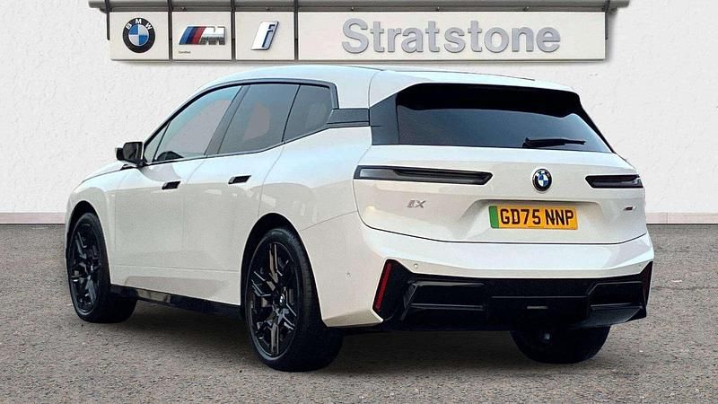Usado BMW iX M Sport 295 kW (402 CV) 2025 Blanco SUV