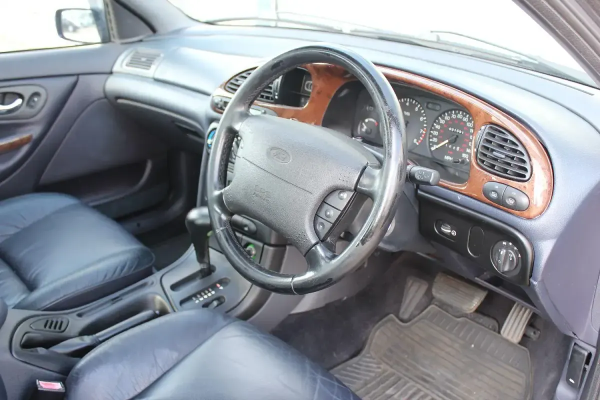 Used Ford Mondeo Ghia 1996 Blue Hatchback