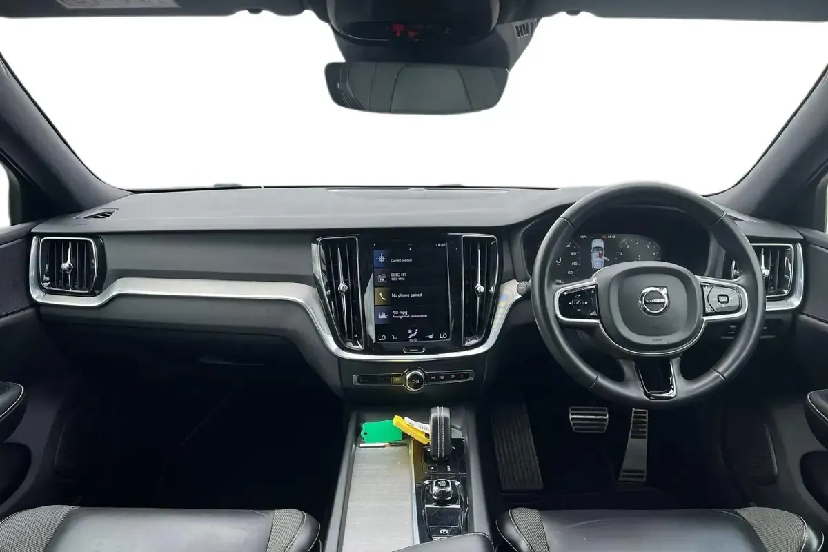 Usado Volvo V60 R-Design 2022 Negro Familiar