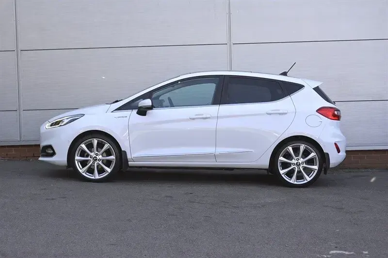 Used Ford Fiesta Vignale 100 HP (73 kW) 2019 White Hatchback
