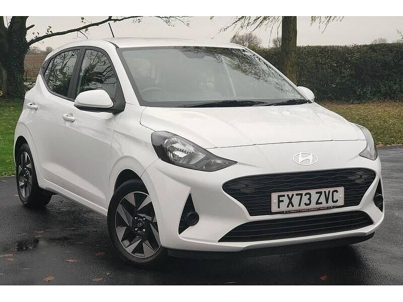 White Used 2023 Hyundai i10 Advanced Hatchback | £14,999 (A bit pricey) - Image 1/4