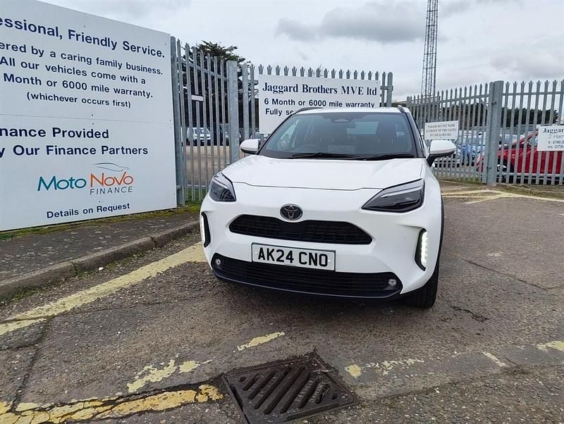 Used Toyota Yaris Design 2024 White Hatchback