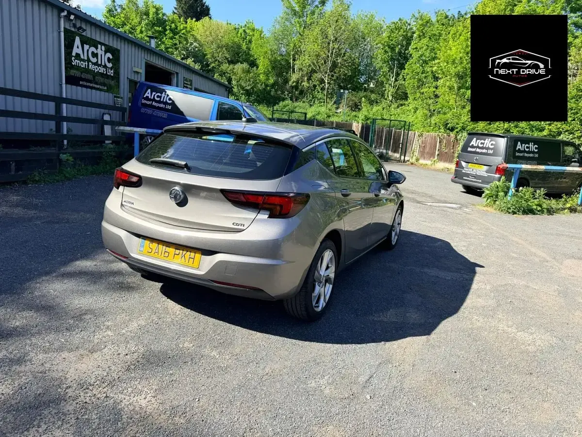 Used Vauxhall Astra SRi 110 HP (80 kW) 2016 Grey Hatchback