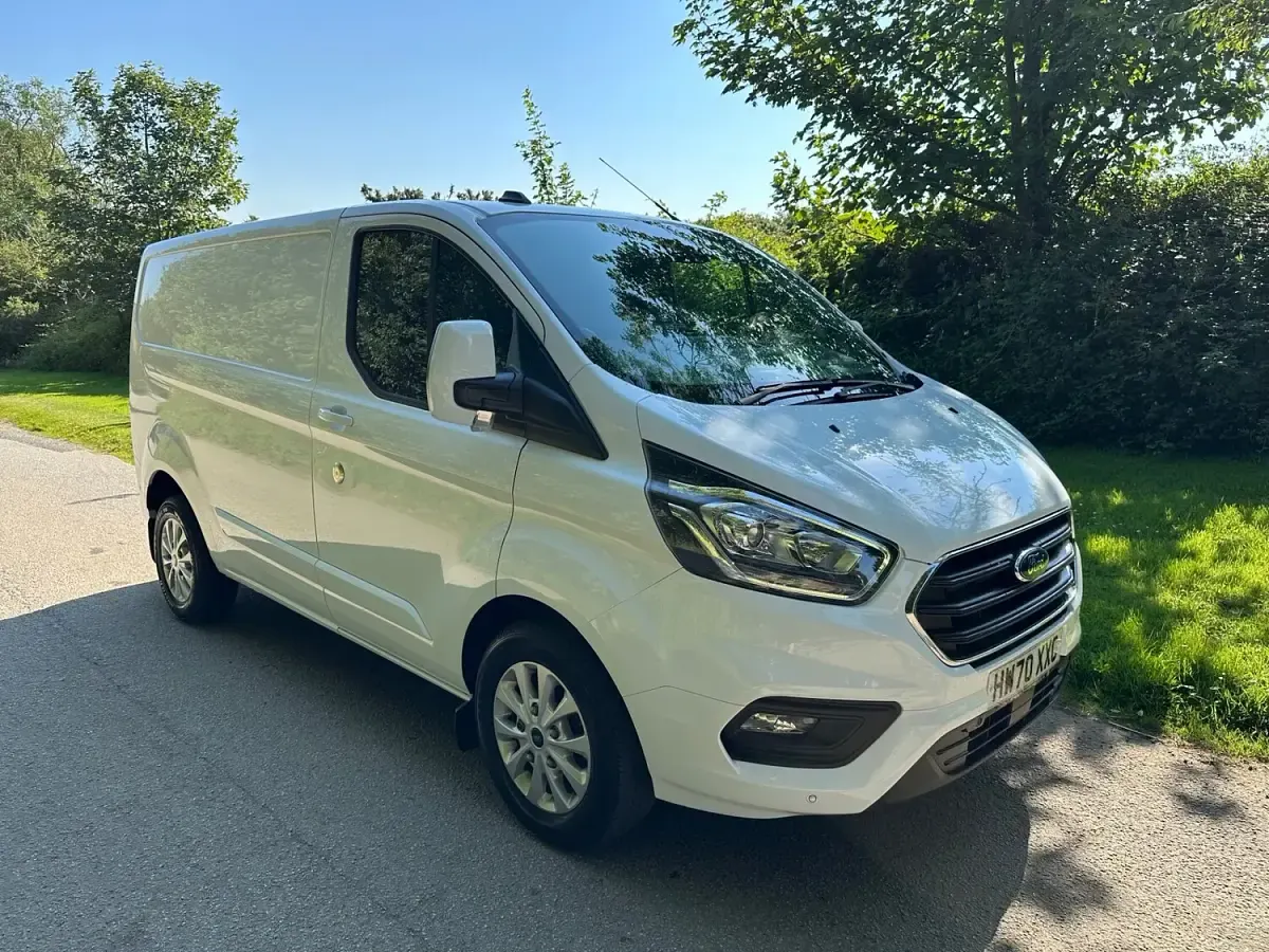 Used Ford Transit Custom Limited 130 HP (95 kW) 2020 White Van