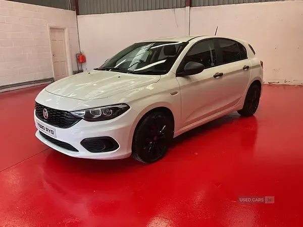 Used Fiat Tipo Easy 95 HP (69 kW) 2020 White Hatchback